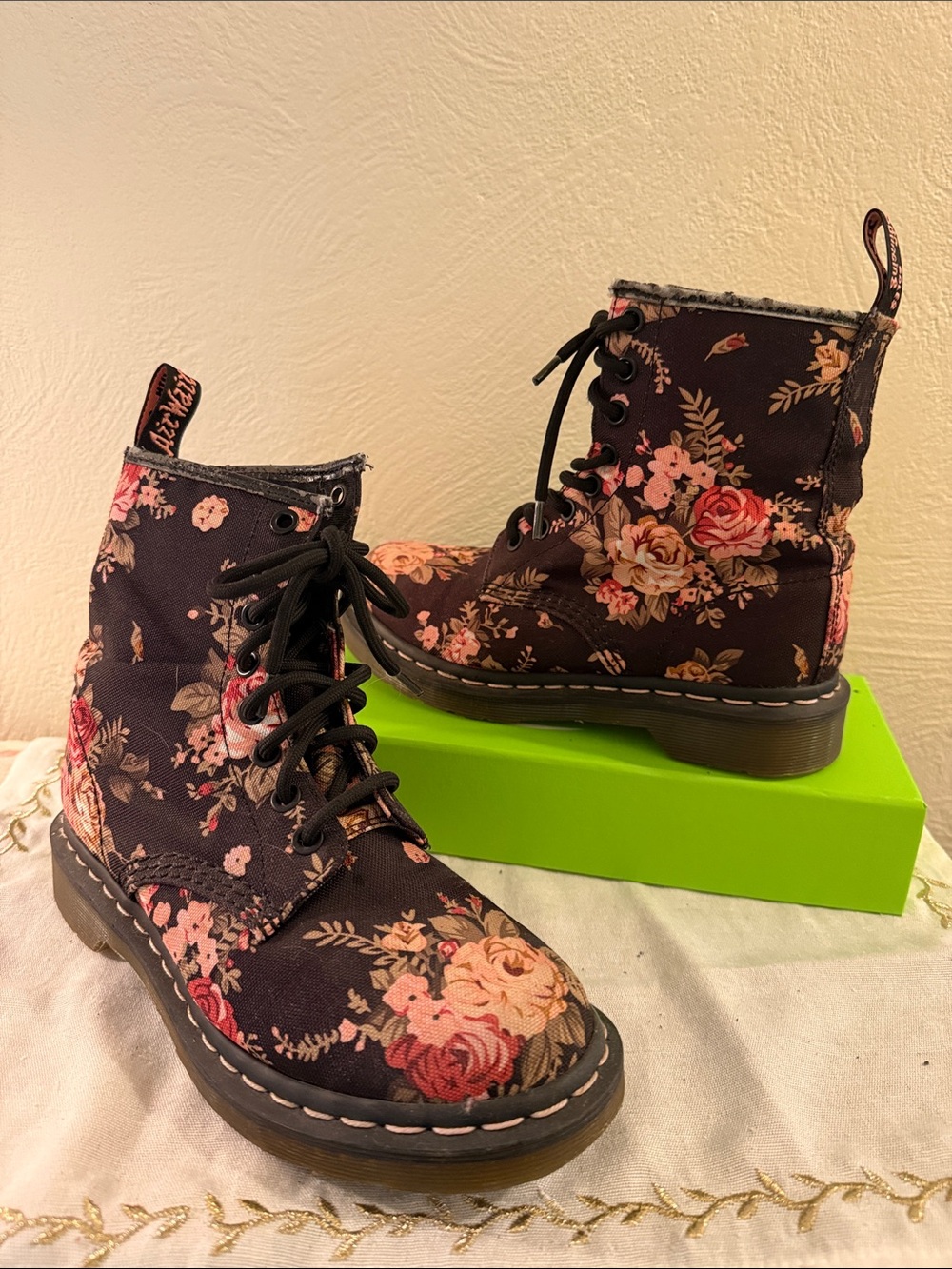 Dr. Martens 1460 Victorian Flowers Floral Canvas Combat Boots Size 6- rare find!